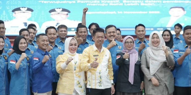 Hadiri Pelantikan, Bupati Rohil Minta DPD II KNPI Dapat Ayomi Organisasi Lain Untuk Bangun Daerah