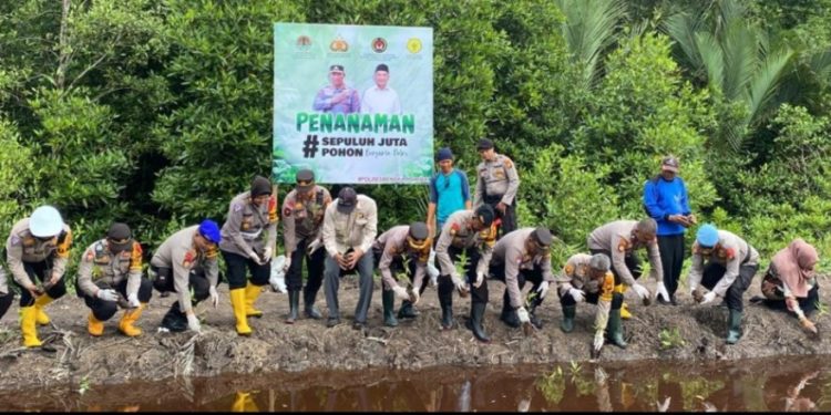 Peduli Lingkungan, Polres Bengkalis Bersama Polri dan Jajaran Tanam 10 Juta Pohon Mangrove
