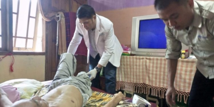 Antusias Warga: Mobil Sehat PT Timah Bawa Layanan Kesehatan Sampai ke Rumah Suhendi