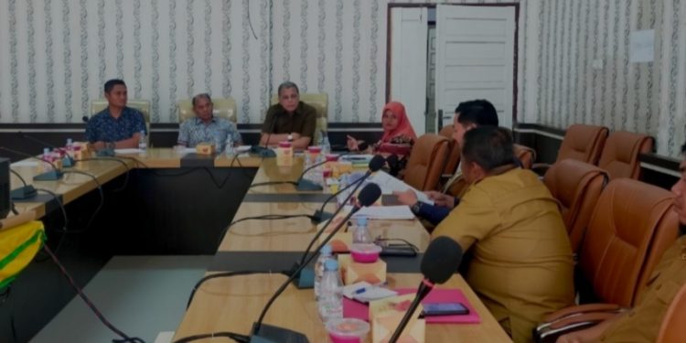 DPRD Rohil Pansus B Gelar Rapat Ranperda Status Bank Rohil