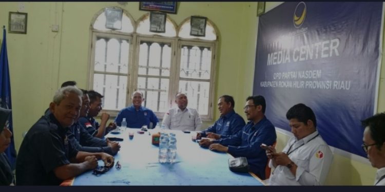 Bawaslu Rohil Berkunjung ke Ketua DPD Nasdem Bahas Kebijakan Pemilu 2023