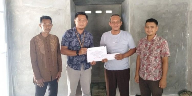 Percepat Pembangunan Musala SD N 011 Tebing, PT Timah Tbk Serahkan Bantuan