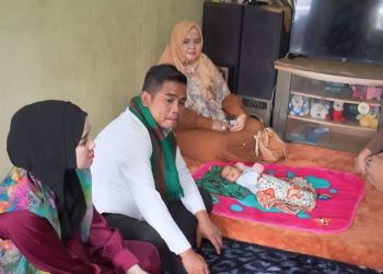 Bupati Pelalawan Didampingi Istri Sambangi Wanita Disabilitas Korban Perkosaan Yang Telah Melahirkan