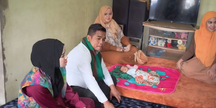 Bupati Pelalawan Didampingi Istri Sambangi Wanita Disabilitas Korban Perkosaan Yang Telah Melahirkan