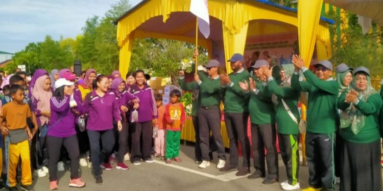 HUT PGRI ke 78, Kadis Pendidikan Lepas Peserta Jalan Santai 