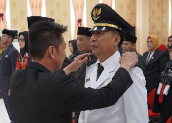 Bupati Rohil Minta Sukseskan Program Pemerintah Saat Melantik Puluhan Pejabat