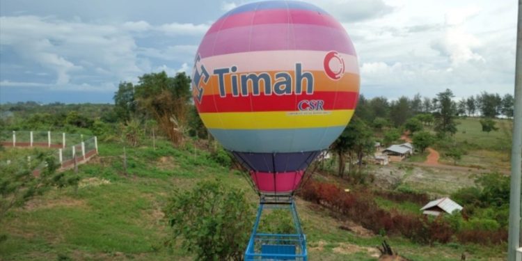 PT Timah Tbk Hadirkan Replika Balon Udara, Tambah Spot Foto di Bukit Samak Belitung Timur