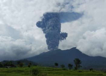 Gunung Merapi Erupsi Warga Rasakan Getaran, Hujan dan Abu Vulkanik Melanda 