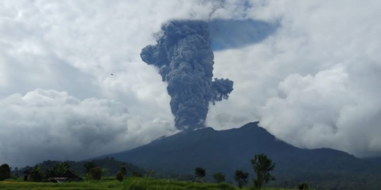 Gunung Merapi Erupsi Warga Rasakan Getaran, Hujan dan Abu Vulkanik Melanda