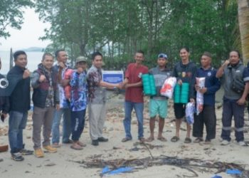 Dukungan PT Timah Tbk Untuk Nelayan: Bantuan Jaring Udang Jelang Musim Puncak