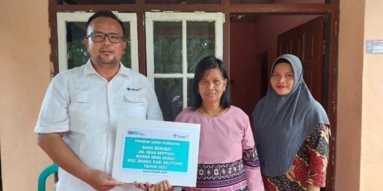 PT Timah Tbk Bantu Biaya Pengobatan Dua Warga Pulau Belitung