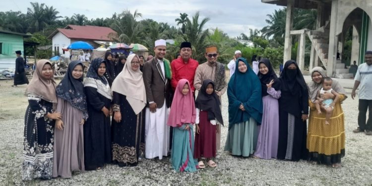 Salurkan Bantuan Sanitasi di Ponpes Darul Quran Darussalam di Rohul, Effendi Sianipar:Terus Beri Pelayanan Bagi Santri
