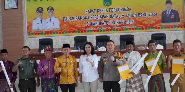 Pimpin Rapat Persiapan Nataru, Bupati Rohil Imbau Jaga Kerukunan