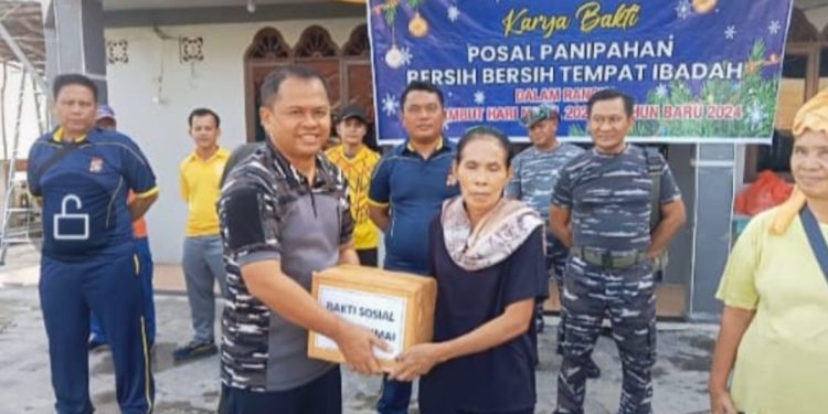 Karya Bhakti Posal TNI-AL  Panipahan Bersihkan Gereja HKBP Palika