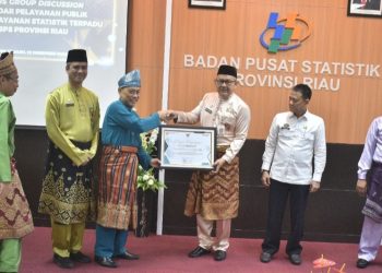 Rohil Terima Penghargaan Sebagai Pemerintah Terbaik 1 Dalam Program Evaluasi Penyelenggaraan Statistik Sektoral