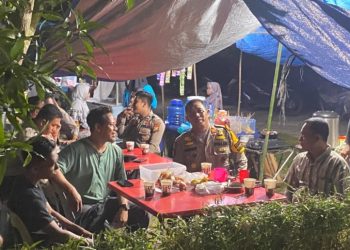 Sambil Ngopi Bersama Warga Kasat Samapta Polres Bengkalis Sampaikan Pesan Pemilu Damai