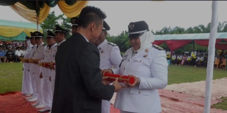 Bupati Rohil Lantik 8 Penghulu Hasil Pemilihan Serentak di Kuba dan Kubu