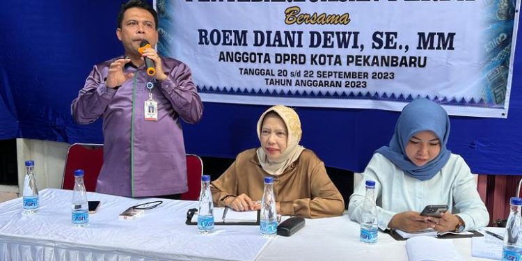 Penyebraluasan Perda No 14 tahun 2018, Anggota DPRD Pekanbaru Roem Diani Dewi Sosilaisasi ke Masyarakat Sukajadi