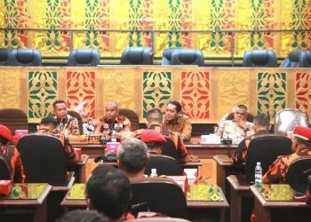 Terima Aduan Jalan Rusak di Kecamatan Payung Sekaki, Anggota DPRD Pekanbaru Robin Eduar Gelar Hearing Bersama Masyarakat