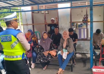Satlantas Polres Bengkalis Cooling System ke Warga Yang Antri di Roro