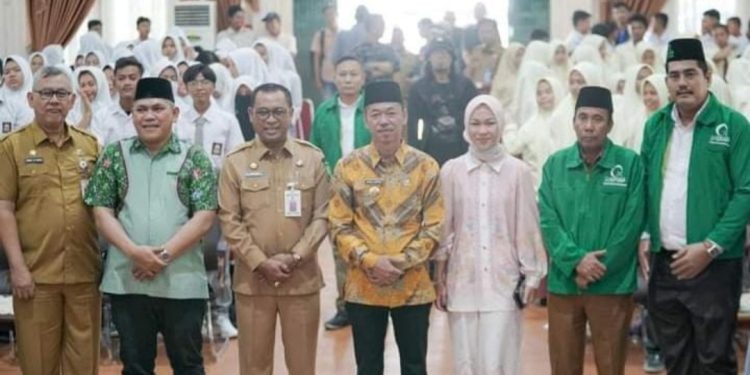 Bupati Rohil Pinta Siswa Mampu Bersaing Saat Pembukaan Tryout dan Seminar Akbar 2024