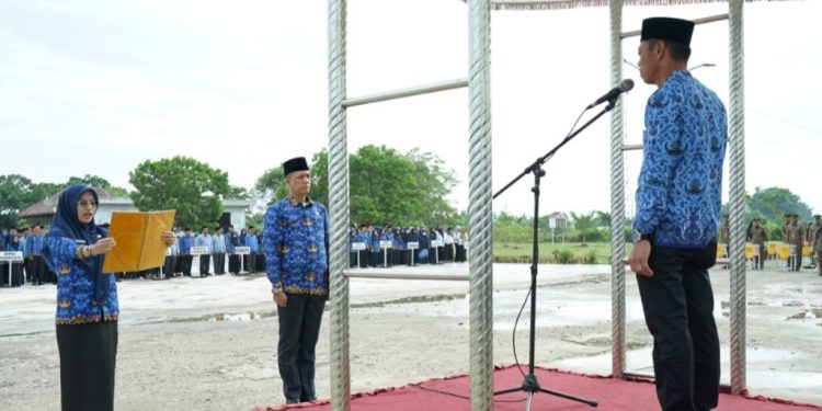 Pimpin Apel Bersama Hari Ke -17, Bupati Rohil Ingatkan ASN Tingkatkan Kinerja Dan Disiplin