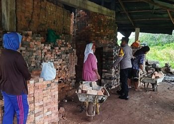 Polsek Bantan Cooling System Dengan Menjumpai Pekerja Batu Barat Wanita 