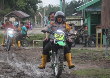 Kapolres Bengkalis Cek TPS Rawan Banjir Dengan Sepeda Motor