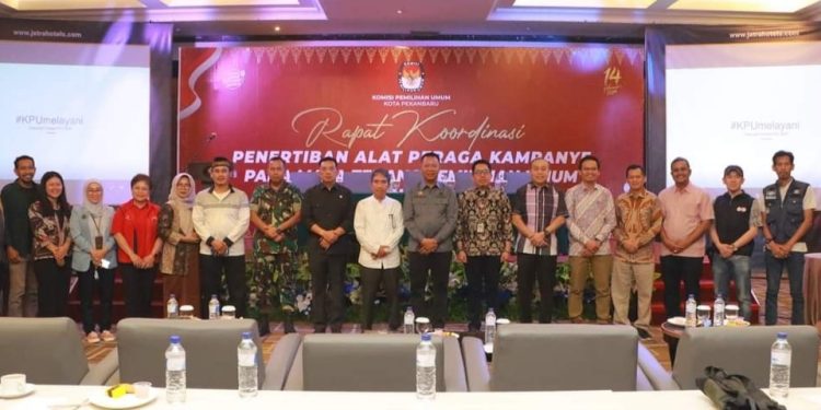 Mewakili Pj Walikota Pekanbaru, Sekda Buka Rakor Penertiban APK
