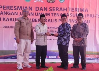 Ditjen EBTKE dan Kemen ESDM RI Resmikan Pemasangan PJU-TS di Ponpes MQBS