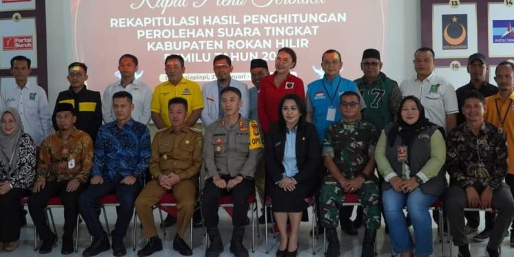 Bupati Rohil Apresiasi Kinerja KPUD Saat Hadiri Rapat Pleno Terbuka
