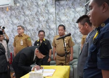 Bupati Rohil Lantik Direktur Utama dan Umum PD Bank Pengkreditan Rakyat 