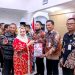 Foto: Bupati Bengkalis, Kasmarni saat launching ratusan ribu paket sembako murah, kegiatan ini sebagai salah satu langkah menekan kemiskinan ekstrem di Kabupaten Bengkalis