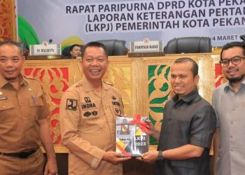 Wali Kota Pekanbaru Laporkan LKPJ Tahun 2023 ke DPRD 