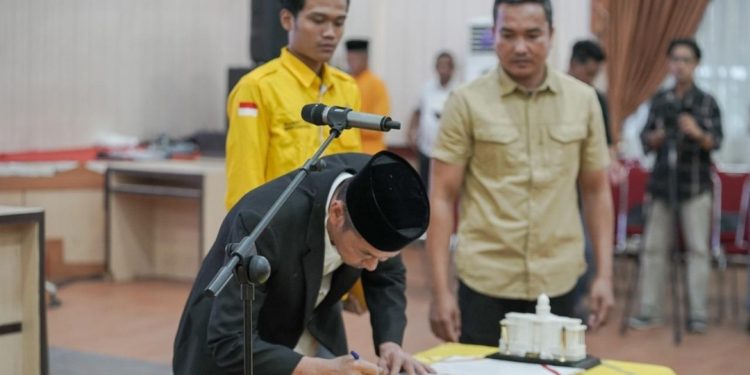 Pengurus Hipemarohi Pekanbaru Masa Juang 2023-2025 Dikukuhkan Bupati Rohil