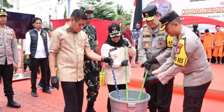 Bupati Kasmarni Hadiri Pemusnahan BB Narkoba Di Mapolres Bengkalis