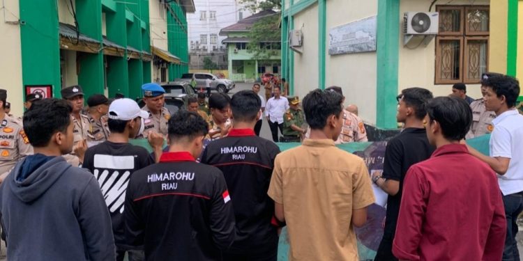 HIMAROHU RIAU Desak Pemprov Riau, Diduga PT KCN dan DLH Rohul Kongkalikong 
