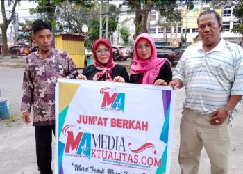 Redaksi Media Aktualitas.com Berbagi Takjil di Sejumlah Wilayah di Pekanbaru