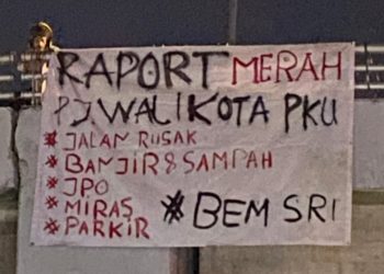 BEM se Riau Kritik Pemko Pekanbaru Dengan Pasang Spanduk 