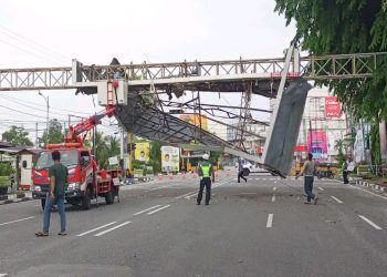 Tindak Paksa dan Dicopot, Papan Reklame atau Billboard Milik Swasta di Kota Bengkalis 