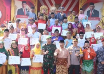 Wakil Bupati Bengkalis Drs H Bagus Santoso Pimpin Upacara Hardiknas