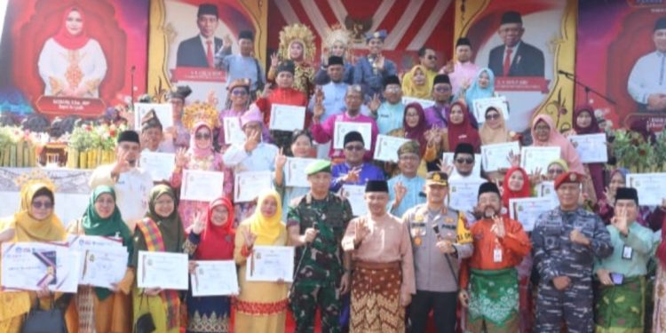 Wakil Bupati Bengkalis Drs H Bagus Santoso Pimpin Upacara Hardiknas