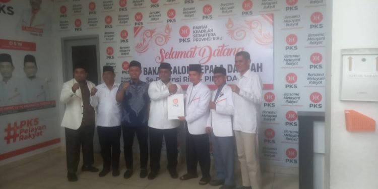 Bawa Visi Bersama Membangun Riau M Nasir Kembalikan Formulir Cagubri ke PKS