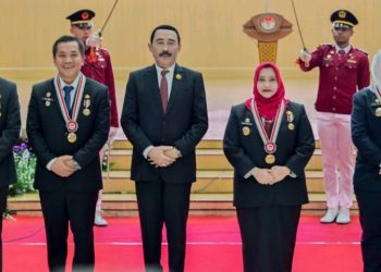 Mewakili Satu-Satunya di Provinsi Riau Bupati Kasmarni Dapat Penghargaan