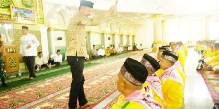 282 Calon Jemaah Haji Kloter 14 Asal Rohil Dilepas Bupati Rohil