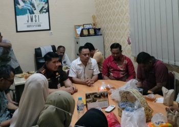 Kunjungi Kantor JMSI, Kejari Pelalawan Temui 34 Korban Penipuan SK Honorer Oleh Oknum PNS Disdikbud Pelalawan