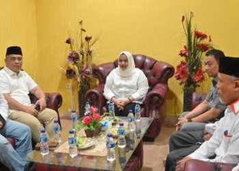 Bertemu Haji Rafee, Balon Bupati Bengkalis Kasmarni Silaturahmi ke DPW PKS Riau