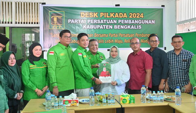 Kasmarni Kembalikan Formulir Berkas Pencalonan ke PPP
