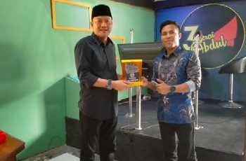 Kajari Bengkalis Odit Gelar Coffe Morning Pertemuan Dengan Insan Pers & Serahkan Cendramata Forwari