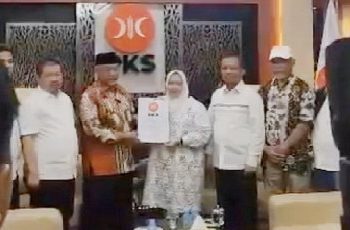 KBS Didampingi Bupati Bengkalis ke-14 Amril Mukminin Terima SK di Jakarta, Ini Pesan Presiden PKS Seluruh Pengurus 